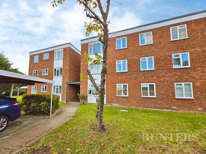 2 Bedroom Flat For Sale In Benhill Wood Road, Sutton, SM1