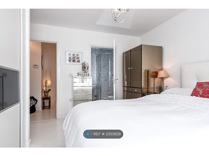 2 Bedroom Flat To Rent In Rainbow Road, Erith, DA8