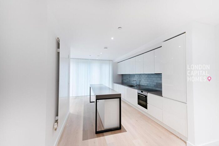 3 Bedroom Apartment To Rent In Starboard Way, London, E16