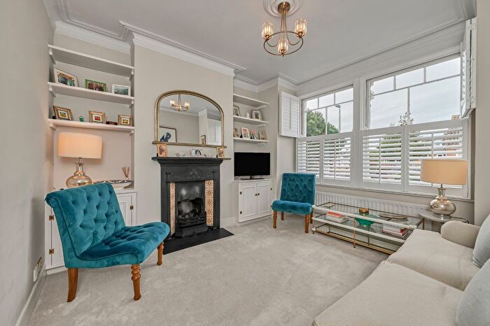 4 Bedroom Flat For Sale In Penwith Road, Earlsfield, London, SW18