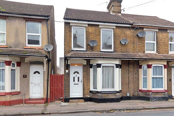 3 Bedroom Semi-Detached House For Sale In Chalkwell Road, Sittingbourne, Kent, ME10