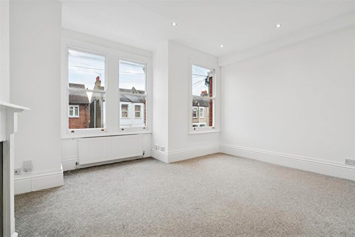 3 Bedroom Flat For Sale In Himley Road, Tooting, SW17