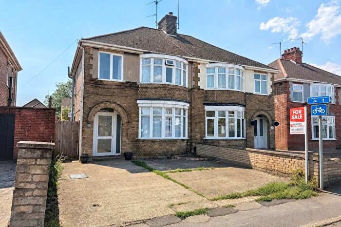3 Bedroom Semi-Detached House For Sale In Lincoln Road, Walton, Peterborough, PE4