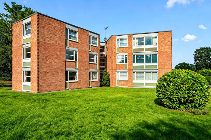 2 Bedroom Flat For Sale In Heathside, Weybridge, Surrey, KT13