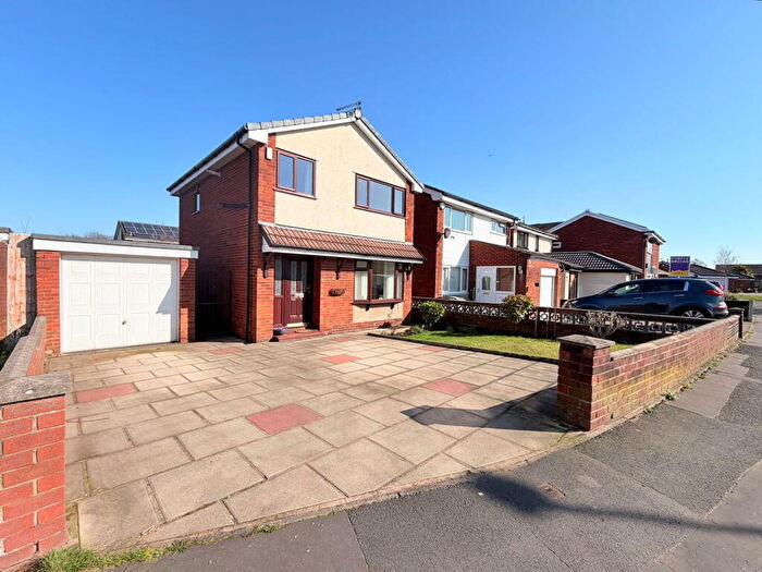 3 Bedroom Detached House For Sale In Sandbrook Way, Denton, Manchester, M34