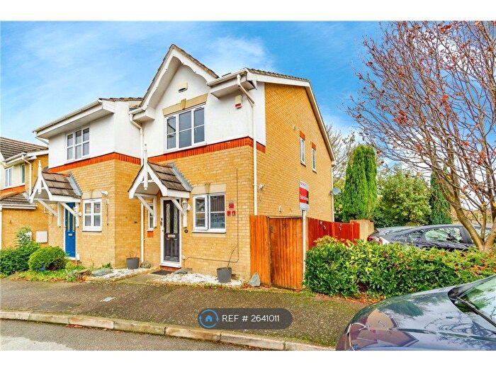 2 Bedroom Semi-Detached House To Rent In Hamond Close, South Croydon, CR2