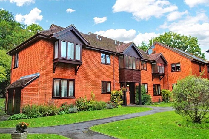 2 Bedroom Flat For Sale In Berry Court, Hook, Hampshire, RG27