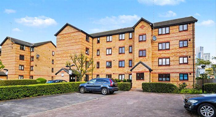 1 Bedroom Flat To Rent In Ringwood Gardens, London, E14