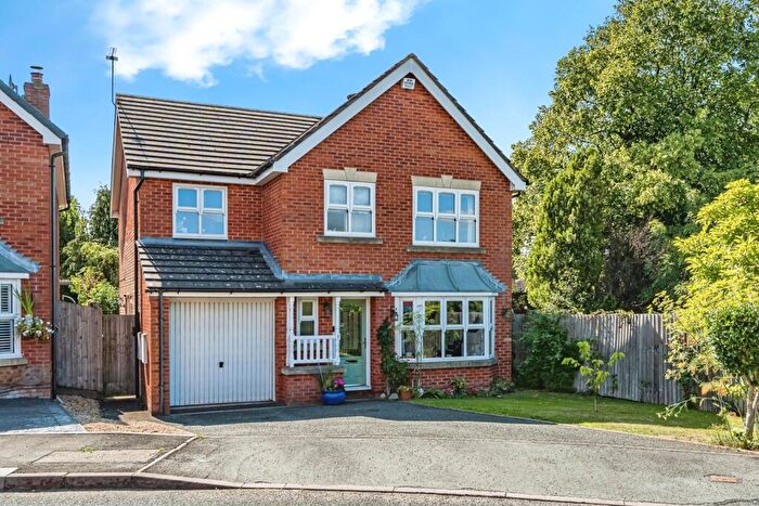 4 Bedroom Detached House For Sale In Matthews Close, Rowley Regis, West Midlands, B65