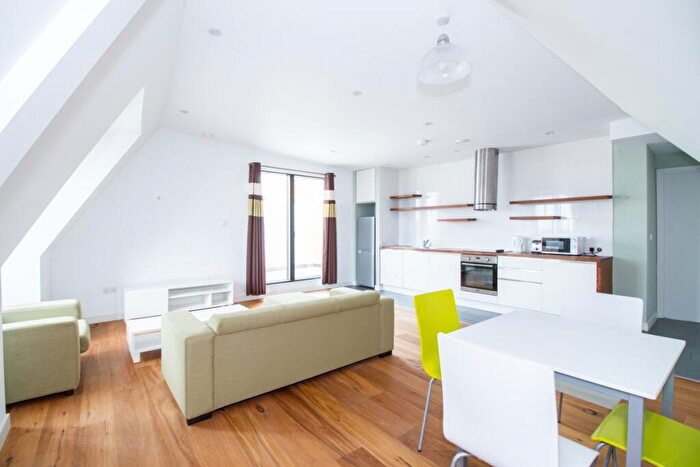 2 Bedroom Apartment To Rent In Downside Road, Headington, OX3