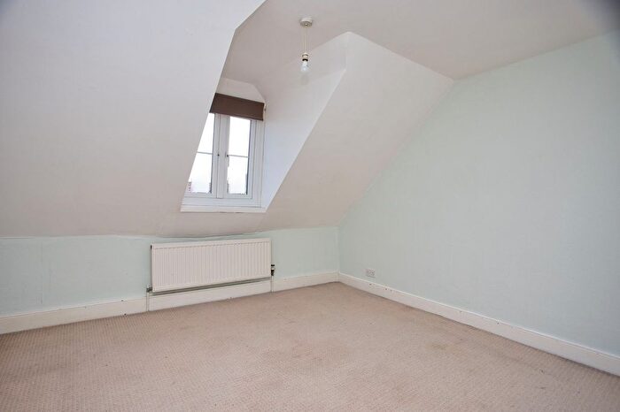 2 Bedroom Flat For Sale In Earls Avenue, Folkestone, CT20