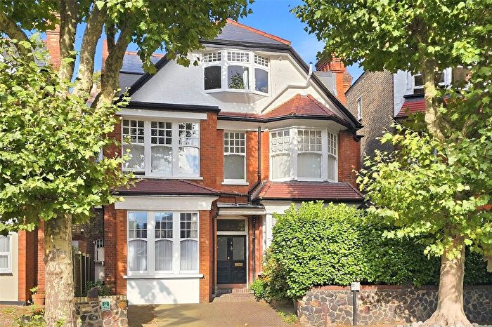2 Bedroom Flat For Sale In Princes Avenue, London, N10
