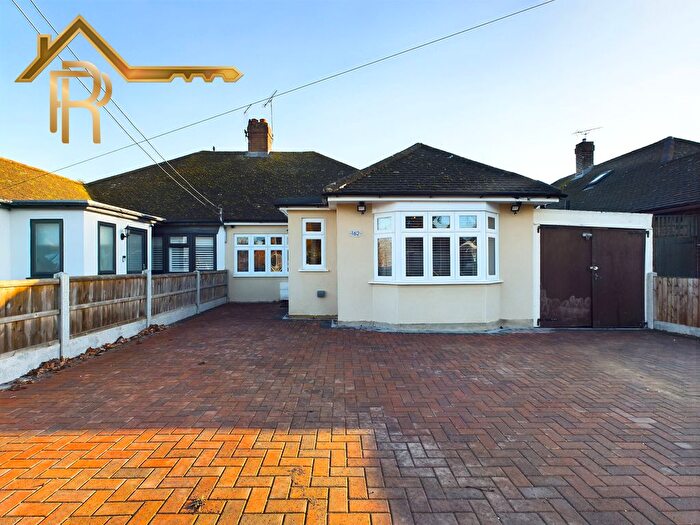 3 Bedroom Bungalow For Sale In Thorndon Avenue, West Horndon, CM13