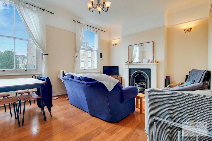 3 Bedroom Flat To Rent In Courtney Road, Islington, N7