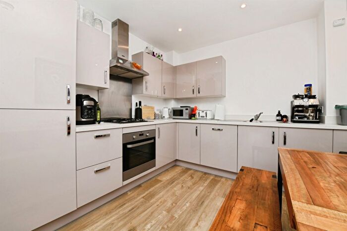 1 Bedroom Flat For Sale In Regina Road, Chelmsford, CM1