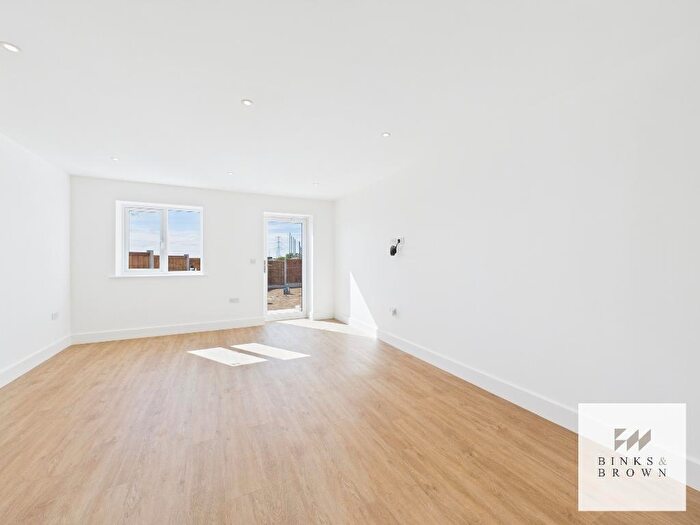 2 Bedroom Semi-Detached House For Sale In Rookery Hill, Corringham, Essex, SS17
