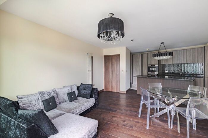 Studio To Rent In Bridges Court Road, London, SW11