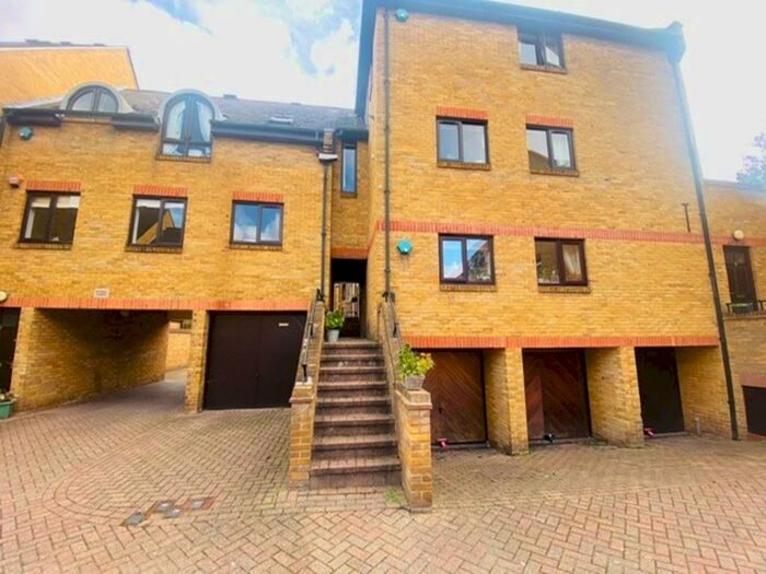 2 Bedroom Maisonette To Rent In Welland Mews, London, E1W
