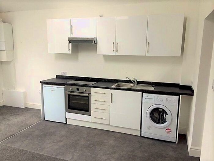 Studio To Rent In Walton Road, West Molesey, KT8