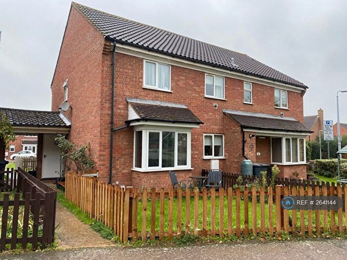 2 Bedroom Semi-Detached House To Rent In Ripon Court, Biggleswade, SG18
