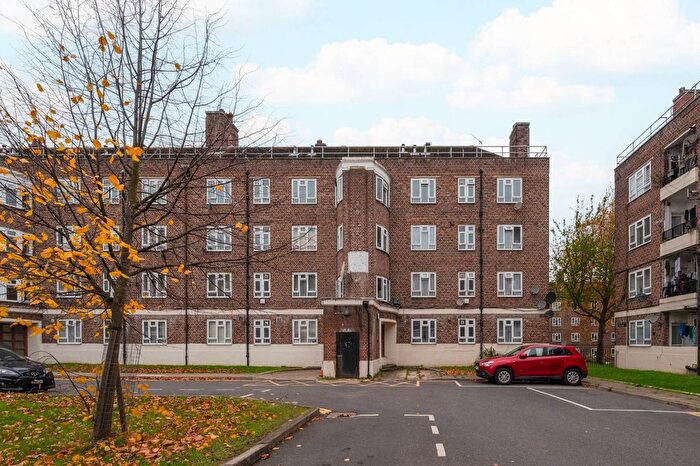 3 Bedroom Flat For Sale In Cherry Close, Tulse Hill, London, SW2