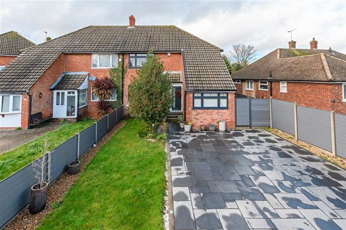 5 Bedroom Semi Detached House For Sale In Copperhouse Road, Strood, Rochester, Kent, ME2