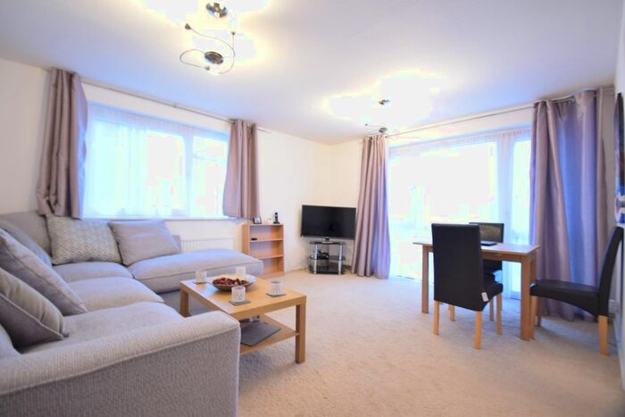 1 Bedroom Flat To Rent In Killewarren Way, Orpington, BR5