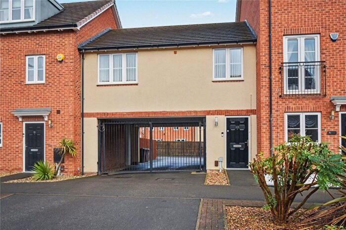 2 Bedroom Town House For Sale In Walton Park Street, Castleford, West Yorkshire, WF10