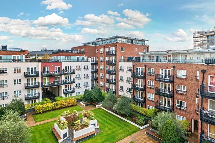 2 Bedroom Flat For Sale In Seven Kings Way, Kingston Upon Thames, Surrey, KT2