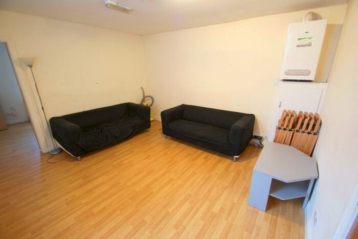 4 Bedroom Flat To Rent In Cardigan Road, Headingley, Leeds, LS6