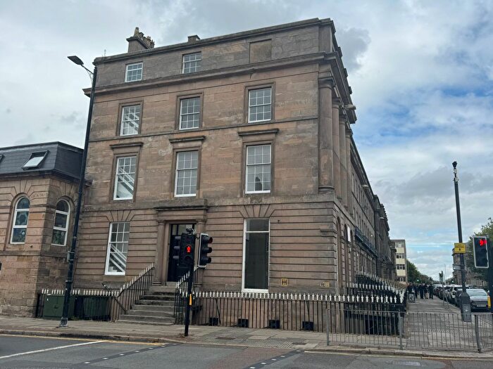3 Bedroom Flat To Rent In Hamilton Square, Birkenhead, CH41