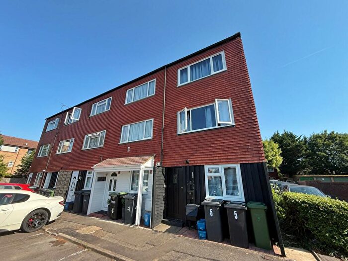 4 Bedroom Terraced House To Rent In Downview, Dunstable Road, Luton, LU4