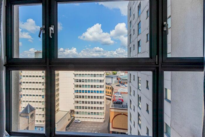 2 Bedroom Flat To Rent In Churchill Way, Cardiff, CF10