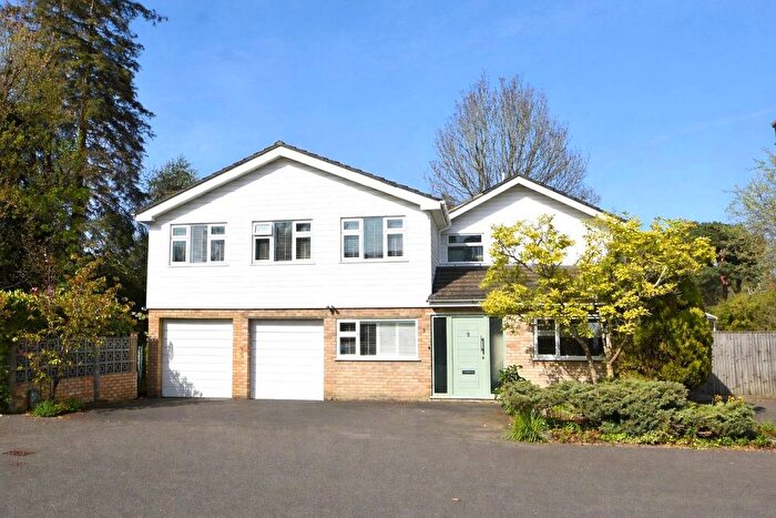 6 Bedroom Detached House For Sale In Ardesley Wood, Weybridge, KT13
