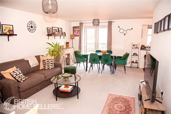 2 Bedroom Apartment For Sale In Aylward Street, Portsmouth, Hampshire, PO1