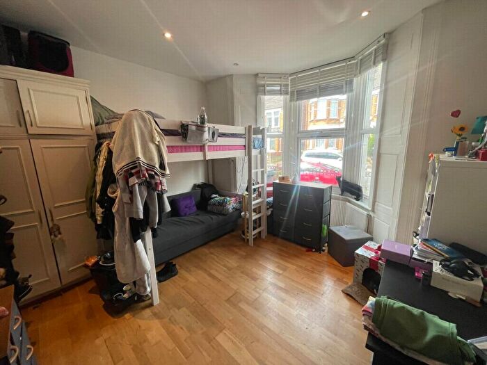 Flat To Rent In La Rose Lane, Haringey, N15