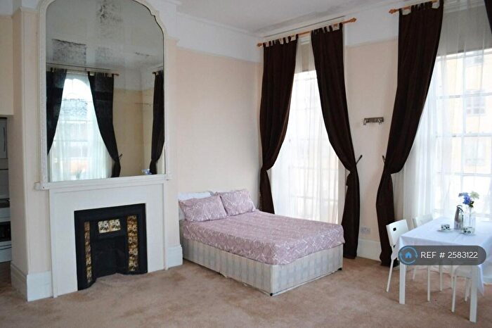 Studio To Rent In North Road, London, N7