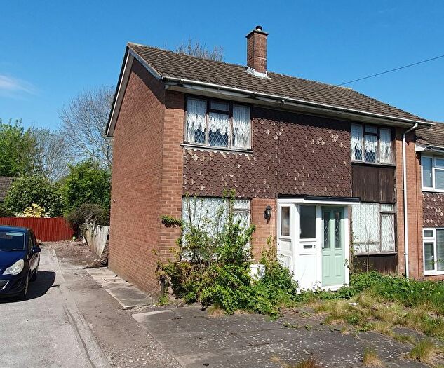 3 Bedroom Semi Detached House For Sale In Queen Street, Cheslyn Hay, Walsall, West Midlands, WS6