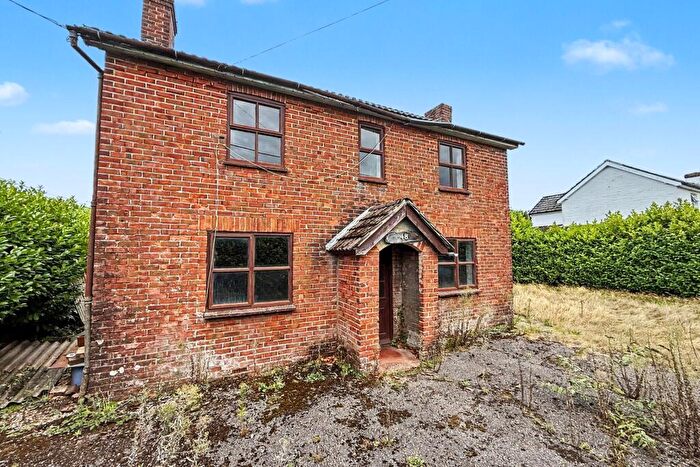2 Bedroom Detached House For Sale In Ferndown, BH22