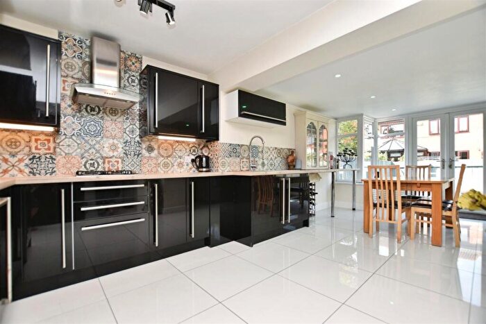 3 Bedroom Semi-Detached House For Sale In Beech Close, Burstwick, Hull, HU12