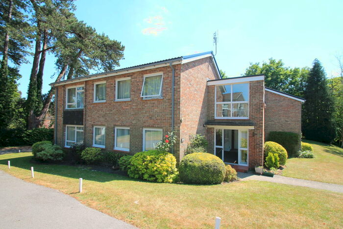 2 Bedroom Flat To Rent In Midhurst, GU29
