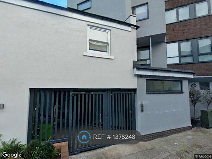 4 Bedroom Flat To Rent In Marzell House, London, W14