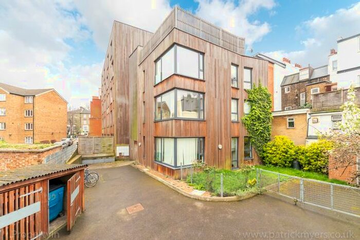 2 Bedroom Flat To Rent In New Cross Road, London, SE14