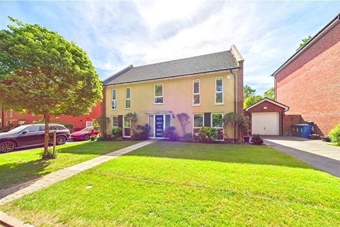 5 Bedroom Detached House To Rent In Hurricane Gate, Bracknell, Berkshire, RG12