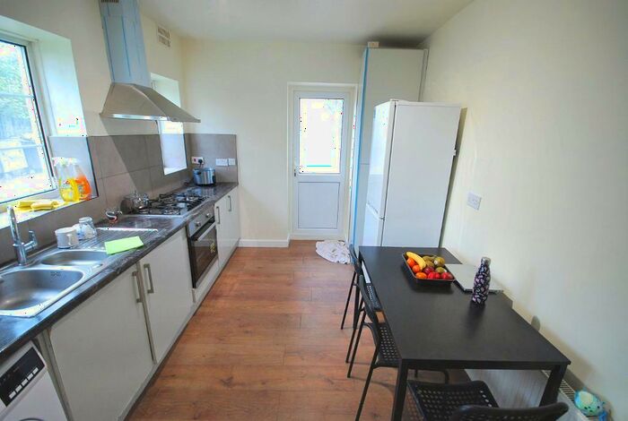 2 Bedroom Flat To Rent In Hurst Lodge, Stanley Avenue, Wembley, Middlesex, HA0