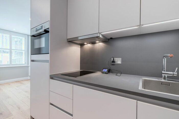 Studio To Rent In Warwick Road, London, SW5