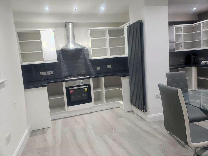 1 Bedroom Terraced House To Rent In Oaklands Park Avenue, Ilford, IG1