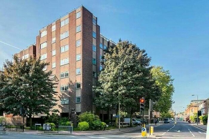 3 Bedroom Flat To Rent In St Mary Le Parc Court, SW11