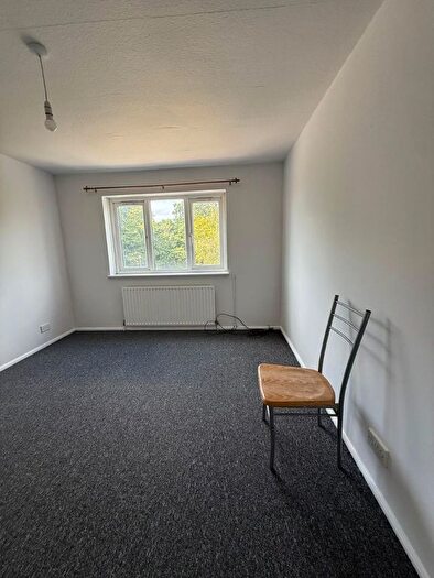 1 Bedroom Flat To Rent In B Cockfosters Road, Barnet, EN4