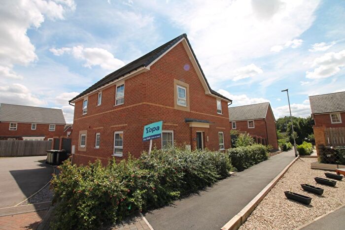 4 Bedroom Detached House For Sale In Waterton Close, Leeds, LS26